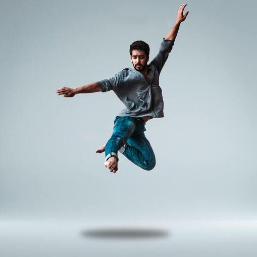 dancer-leaping-reaching-arts